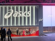 智彩LED顯示屏助力ASICS重慶大融城店“龍”重登場(chǎng)！