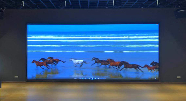 上海某校園超大P2.5LED顯示屏現(xiàn)場(chǎng)效果圖 上海某校園超大P2.5LED顯示屏現(xiàn)場(chǎng)效果圖